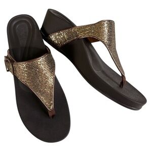 NWOT Aetrex Kate Shimmery Gold Wedge
Sandals Size 10